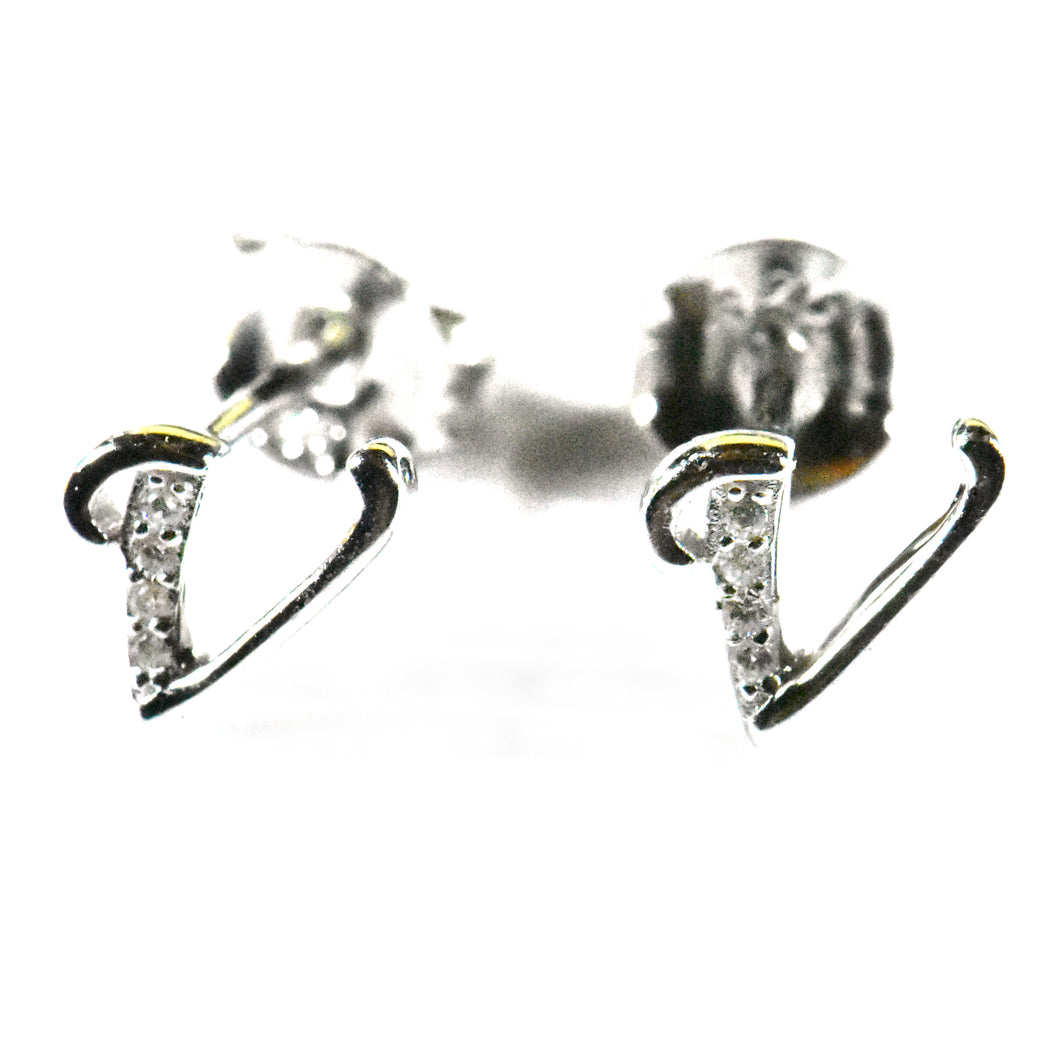 V silver earring with CZ