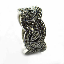 Wave & leave pattern silver ring with marcasite